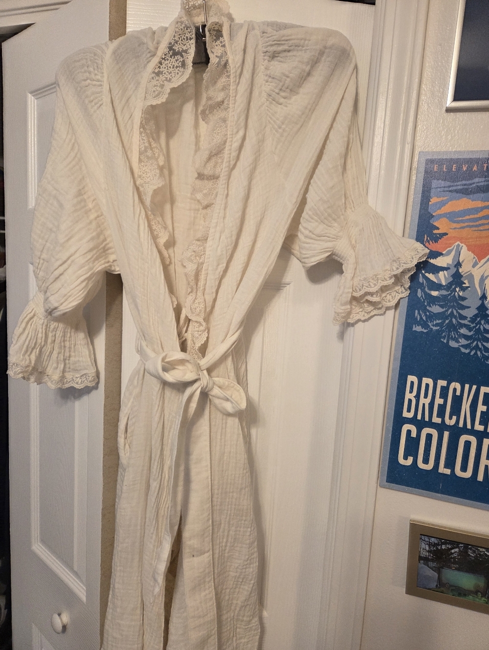 Nothing Fits But - Laced Muslin Robe - Picture 10 of 12
